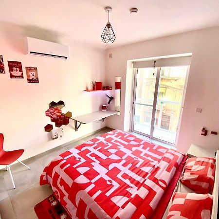 Central Private En-Suite With Balcony In Shared Residence Pietà Esterno foto