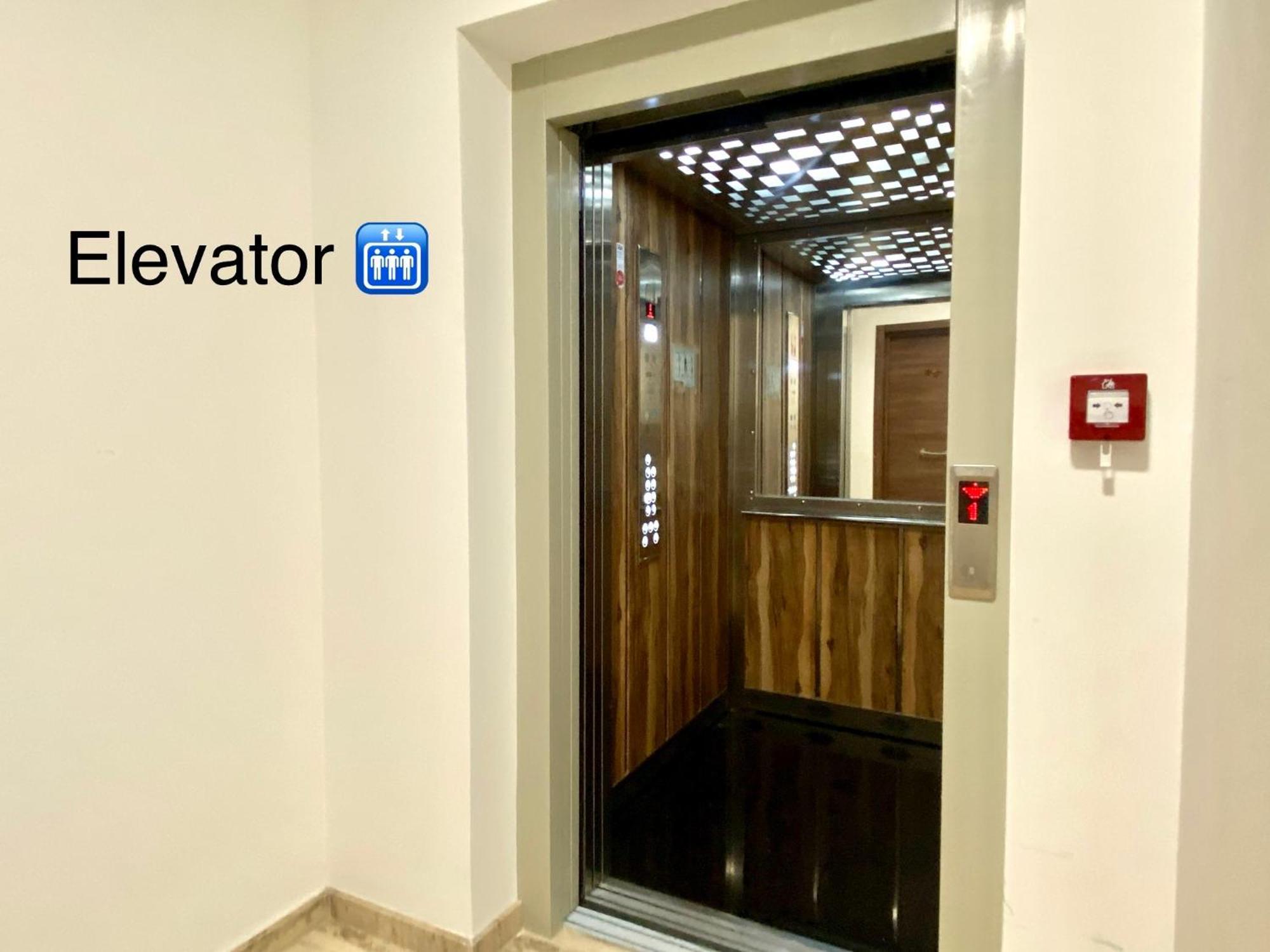 Central Private En-Suite With Balcony In Shared Residence Pietà Esterno foto