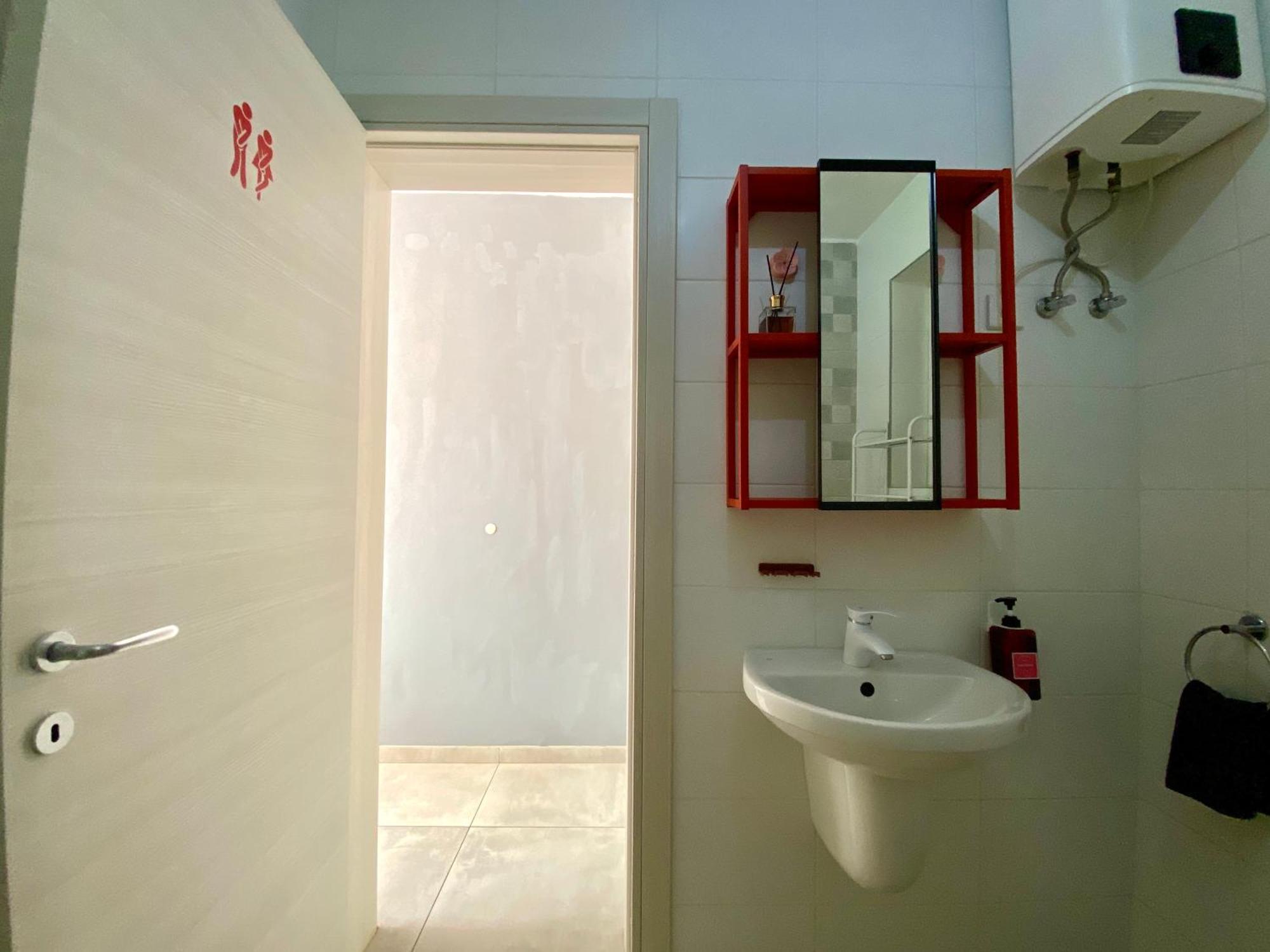 Central Private En-Suite With Balcony In Shared Residence Pietà Esterno foto